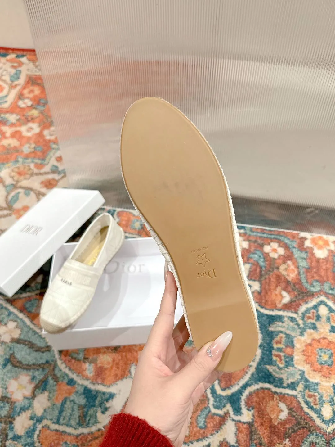 👟👟Ex-factory price 460👟👟 Dior DIOR's new popular early spring fisherman shoes 🆕 Simple, elegant and fashionable, timeless and timeless, it is a classic that will never fade away in the fashion circle, retro fisherman shoes. Original hand-woven surface, electric embroidery technology! Specific cloth surface and rubber outsole. Code number: 35-39 (40.41 customized, non-refundable)